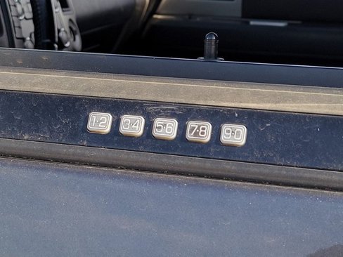 Used 2015 Ford Expedition XLT image 19