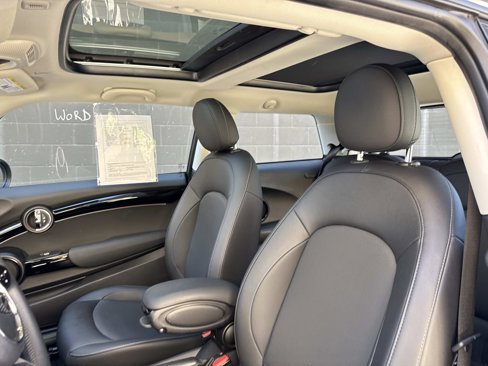 Used 2023 MINI Cooper 2-Door Hardtop image 11