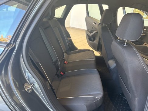 Used 2025 Volkswagen Jetta Sport image 16