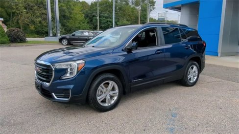 Certified 2022 GMC Terrain SLE w/ Driver Convenience Package image 4