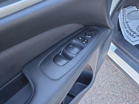 Used 2018 Nissan Pathfinder SV image 13