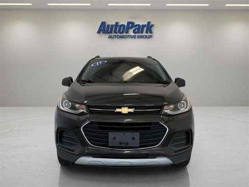 Used 2017 Chevrolet Trax LT w/ LT Convenience Package image 2