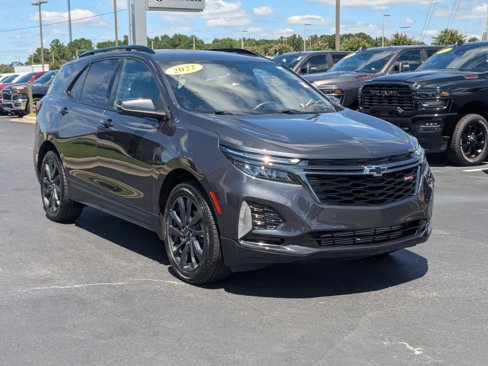 Used 2022 Chevrolet Equinox RS w/ RS Leather Package image 3