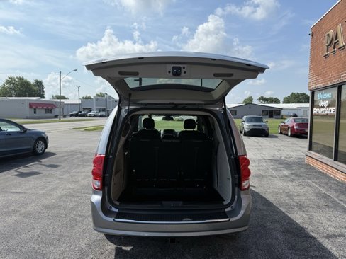 Used 2020 Dodge Grand Caravan SXT image 13