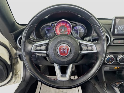 Used 2018 FIAT 124 Spider Abarth image 12