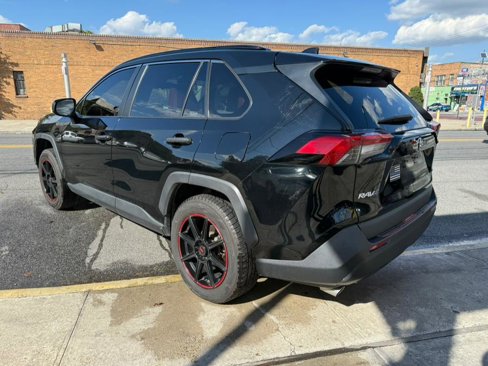 Used 2019 Toyota RAV4 LE image 6