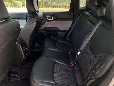 Used 2025 Jeep Compass Latitude image 24
