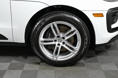 Certified 2025 Porsche Macan image 40