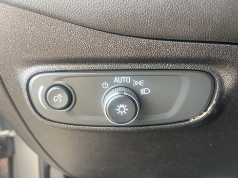 Used 2018 Chevrolet Equinox LT image 23