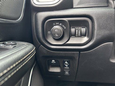 Used 2019 RAM 1500 Laramie image 60