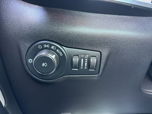 Used 2022 Jeep Compass Limited image 26