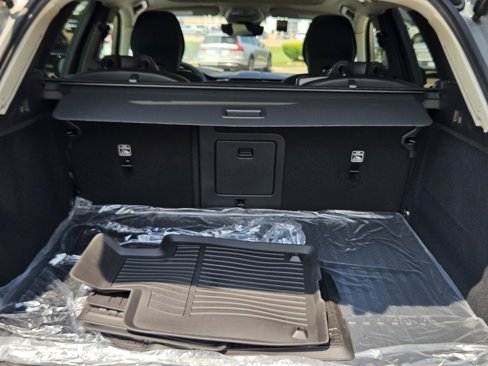 New 2025 Volvo XC60 B5 Core w/ Protection Package Premier image 10