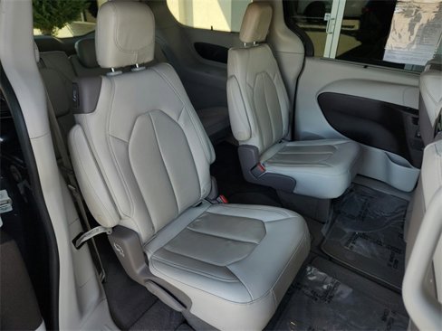 Used 2020 Chrysler Pacifica Touring-L Plus w/ Tire & Wheel Group image 34
