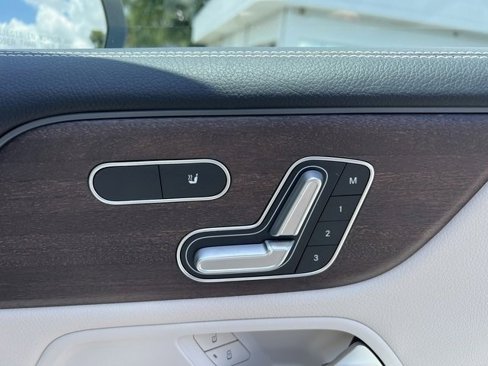 Used 2023 Mercedes-Benz GLB 250 image 28