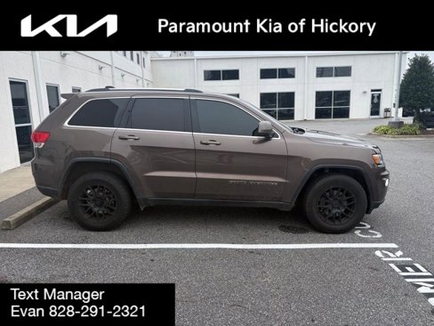 Used 2017 Jeep Grand Cherokee Laredo w/ Quick Order Package 23E image 4