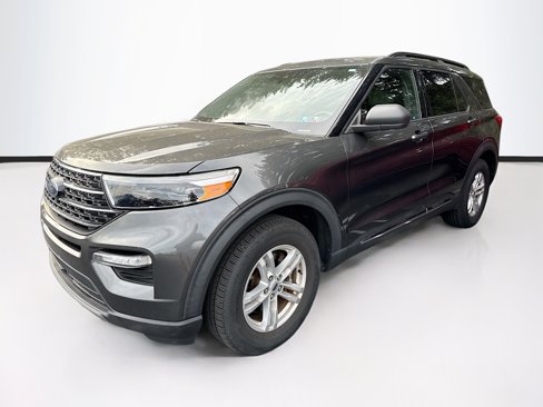 Certified 2020 Ford Explorer XLT w/ Equipment Group 202A image 3