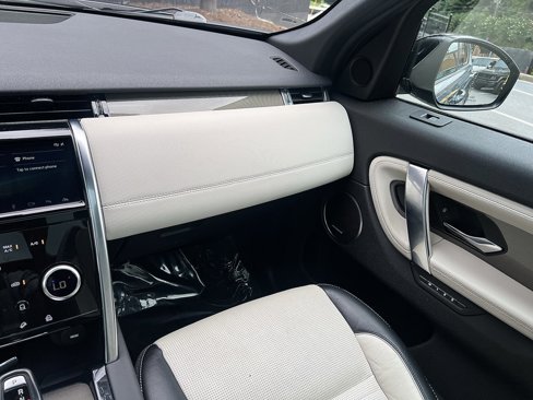Used 2020 Land Rover Discovery Sport SE R-Dynamic image 36