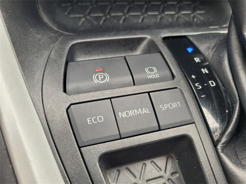 Used 2021 Toyota RAV4 LE image 26