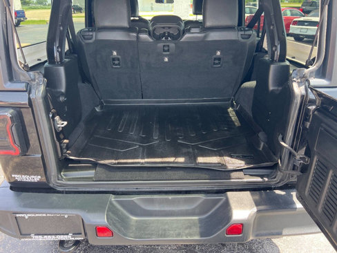 Used 2018 Jeep Wrangler Unlimited Sahara image 15