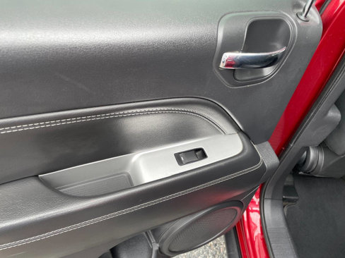 Used 2014 Jeep Compass High Altitude image 29