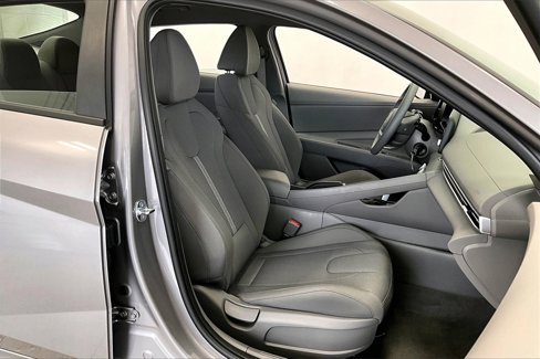Certified 2025 Hyundai Elantra SE image 7
