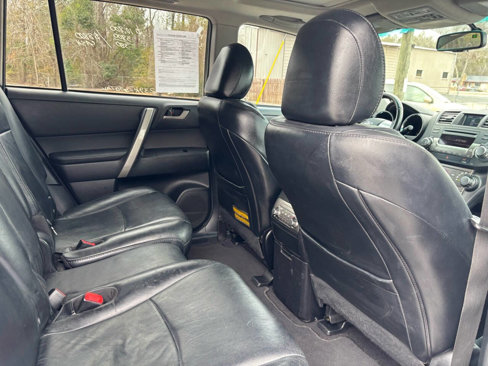 Used 2011 Toyota Highlander SE image 22