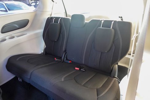 Used 2020 Chrysler Voyager LX image 25