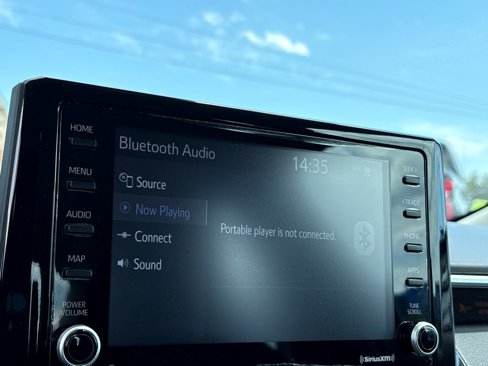 Used 2022 Toyota Corolla LE image 6