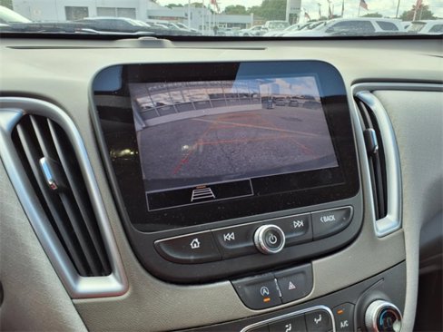 Used 2022 Chevrolet Malibu LT image 21