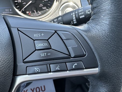 Used 2018 Nissan Rogue SV image 11