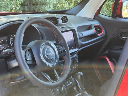 Used 2022 Jeep Renegade Latitude w/ Sun/Sound Group image 28