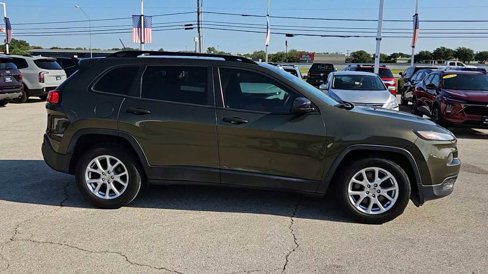 Used 2016 Jeep Cherokee Sport image 9