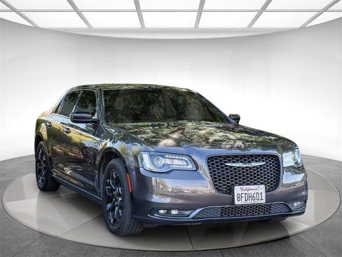 Used 2019 Chrysler 300 S image 2