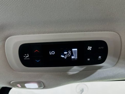 Used 2020 Chrysler Pacifica Limited image 27