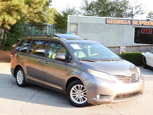 Used 2014 Toyota Sienna XLE image 8