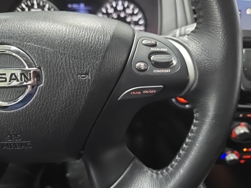 Used 2020 Nissan Pathfinder SV image 21