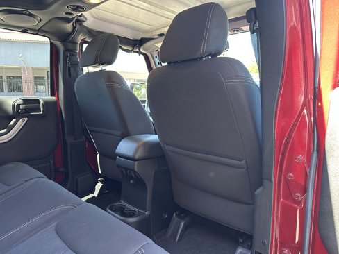 Used 2013 Jeep Wrangler Unlimited Rubicon image 15
