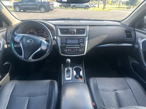 Used 2017 Nissan Altima 2.5 SL w/ Moonroof Package image 9