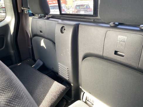 Used 2022 Nissan Frontier SV image 10