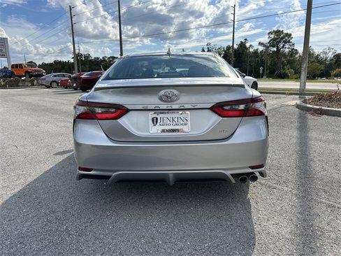 Used 2023 Toyota Camry SE image 5