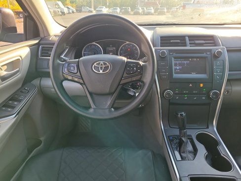 Used 2017 Toyota Camry LE image 10