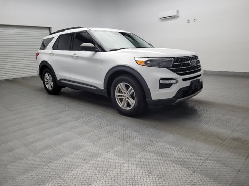 Used 2020 Ford Explorer XLT w/ Equipment Group 202A image 13