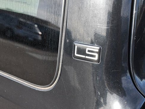 Used 2001 Chevrolet S10 Pickup LS w/ Preferred Equipment Group image 8