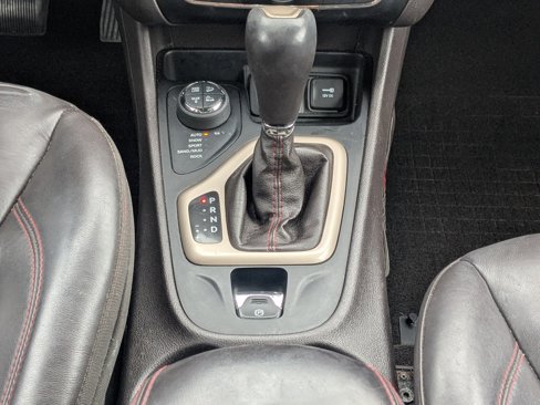 Used 2014 Jeep Cherokee Trailhawk w/ Comfort/Convenience Group image 18