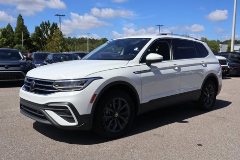 Used 2022 Volkswagen Tiguan SE image 3