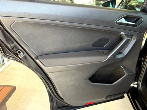 Used 2018 Volkswagen Tiguan S image 11