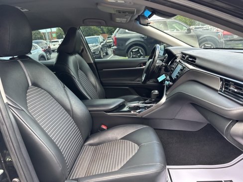 Used 2019 Toyota Camry SE image 16