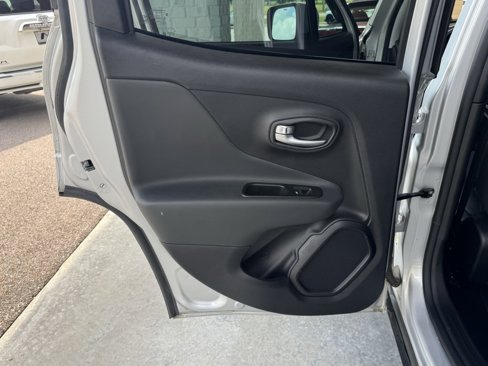 Used 2020 Jeep Renegade Altitude image 35