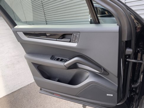 Used 2024 Porsche Cayenne image 13