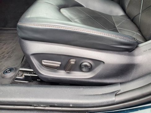 Used 2019 Toyota Camry XLE image 9